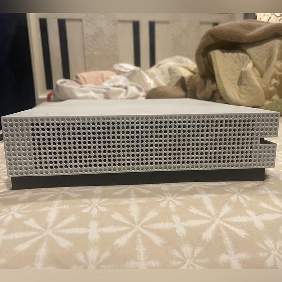 Xbox One S Console Bundle - Picture 7 of 12